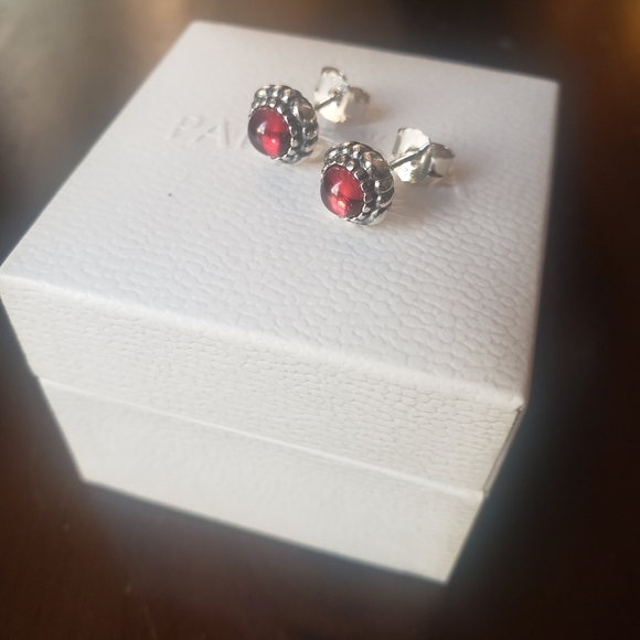 Pandora Garnet Birthday Bloom Earrings - Picture 5 of 12